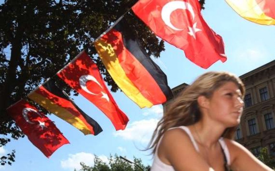 Μερική άρση ταξιδιωτικών περιορισμών προς την Τουρκία