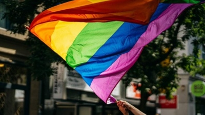 Βρετανία: Ταξιδιωτική οδηγία σε LGBTQ+ τουρίστες στην Ελλάδα - Οι top ασφαλείς προορισμοί