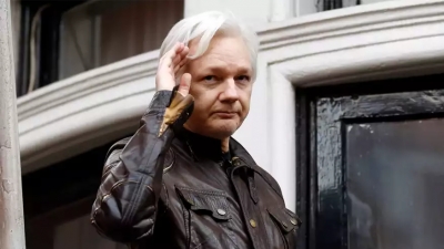 Επίτιμο μέλος της ΕΣΗΕΑ ο φυλακισμένος δημοσιογράφος, Julian Paul Assange