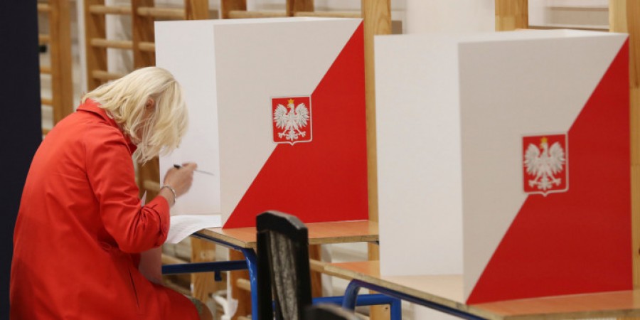 Πολωνία: Άνοιξαν οι κάλπες για το Β΄γύρο των προεδρικών εκλογών - Πόσο κοντά στην ΕΕ θα φτάσει η χώρα;