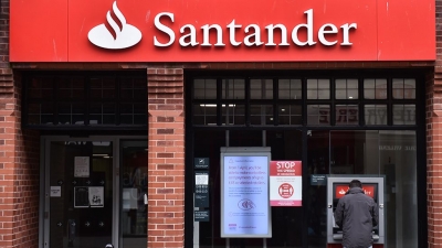 Πώς η Santander μετέφερε κατά λάθος 154 εκατ. ευρώ σε λογαριασμούς πελατών της τα Χριστούγεννα
