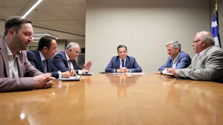 Συνάντηση Γεωργιάδη με τον Πρόεδρο του Επαγγελματικού Επιμελητηρίου Αθηνών – Τι βρέθηκε στο επίκεντρο, δηλώσεις