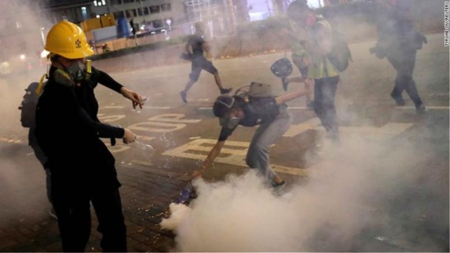 Χονγκ Κονγκ: Η αστυνομία εκτόξευσε δακρυγόνα εναντίον διαδηλωτών