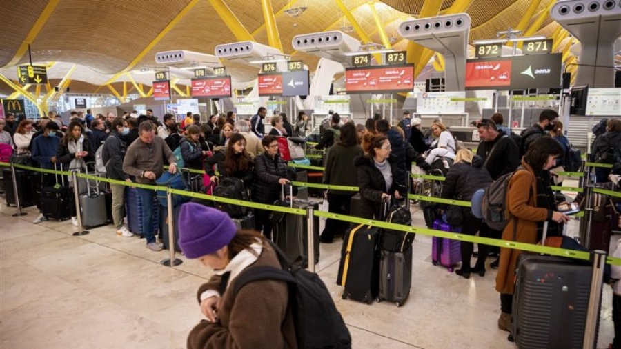Κρεσέντο ανησυχίας στη Γαλλία που πιέζει την ΕΕ για σαρωτικούς ελέγχους σε ταξιδιώτες από την Κίνα