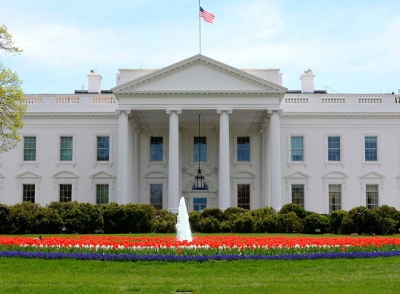 Φάπα στους δημοσιογράφους του Politico, του MS NOW και του CNN - Απαγόρευση εισόδου στον Λευκό Οίκο - Μετράνε βατράχια στο γρασίδι