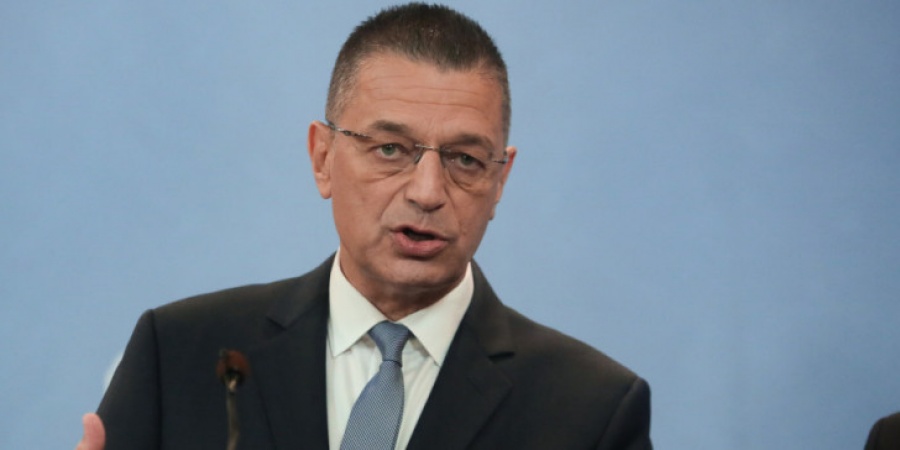 Στεφανής (υφυπουργός Άμυνας): Μόνο με άδεια η έξοδος από τα ελεγχόμενα κέντρα