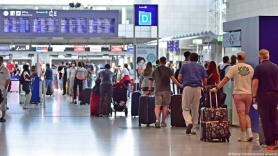 Τι ανησυχεί τους Βρετανούς τουρίστες στα φετινά ταξίδια διακοπών