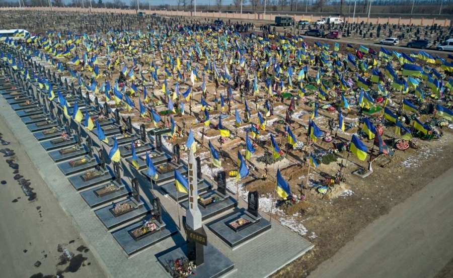 Η Γαλλία σοκάρει: Η Ουκρανία πνίγεται στα νεκροταφεία - Κατασκευάζει κοιμητήριο - μαμούθ στο Κίεβο με 130.000 τάφους