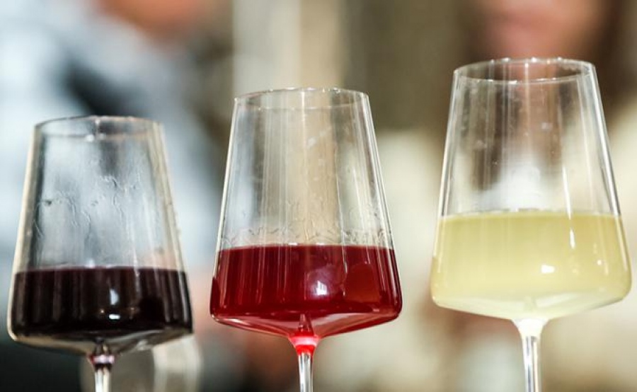 Θαύματα σε ένα ποτήρι: Η Λευκορωσία πλημμυρίζει τη Ρωσία με σαμπάνια μετά το γάλα - Ελλάδα, Ισραήλ, Αζερμπαϊτζάν πλησιάζουν