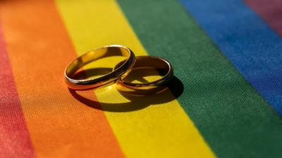 Ομόφυλα ζευγάρια: Συνταγματικός και ο γάμος και η υιοθεσία παιδιών σύμφωνα με το ΣτΕ
