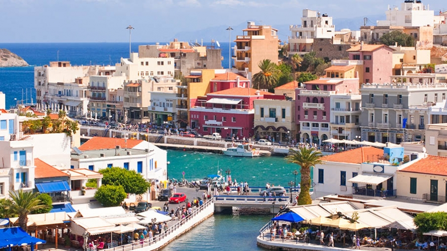 Πόσο έχουν μειωθεί οι τιμές διακοπών των Βρετανών στην Κρήτη