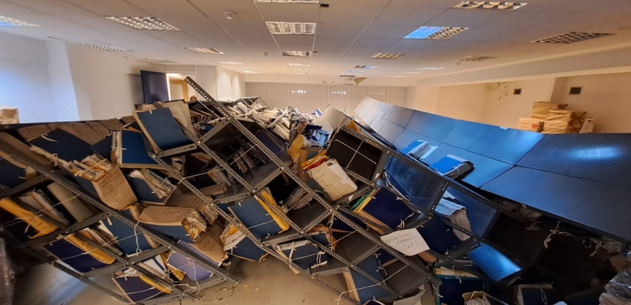 Σοκ στην Εισαγγελία Πρωτοδικών Αθήνας - Μεταλλικά ράφια με ογκώδεις δικογραφίες καταπλάκωσαν κόσμο