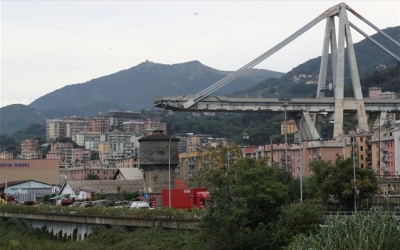 Ιταλία: Σε βαρύ κλίμα οι πρώτες κηδείες των θυμάτων της γέφυρας στη Γένοβα - Δικαιοσύνη ζητούν οι συγγενείς των θυμάτων