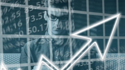 Λίγο μετά το άνοιγμα του ΧΑ – Υπέρβαση των 900 μονάδων – Οι τράπεζες στο επίκεντρο