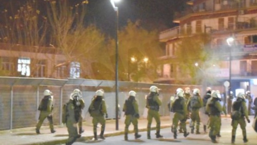 Μυτιλήνη: Νέες συγκρούσεις πολιτών με την αστυνομία