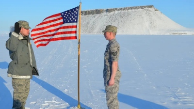 Ο Sachs του Columbia προειδοποιεί: Ο Trump δεν θα κάνει πίσω, πιθανή η κατάληψη της Γροιλανδίας με στρατιωτική επέμβαση