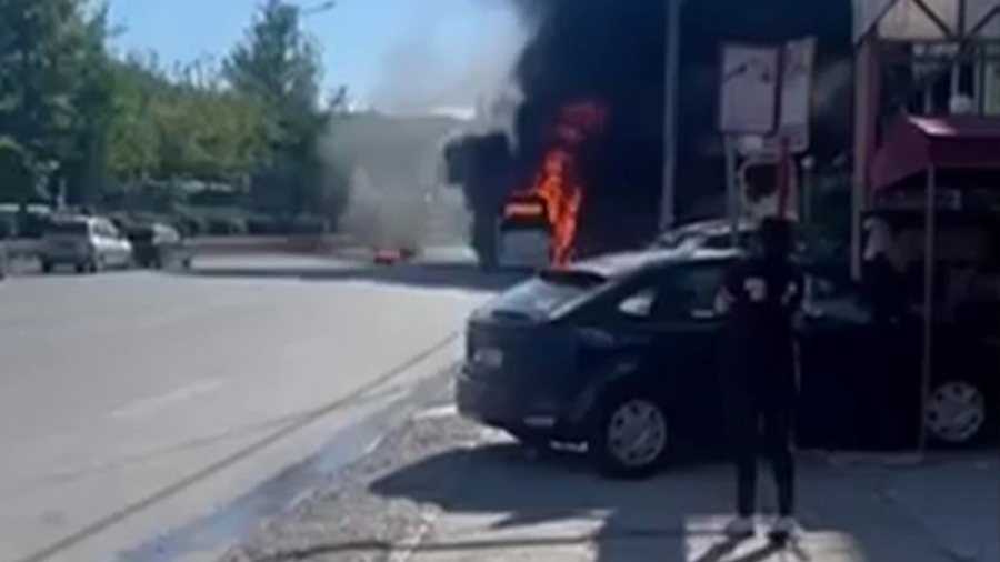 Φωτιά σε τουριστικό πούλμαν στη λεωφόρο Αθηνών