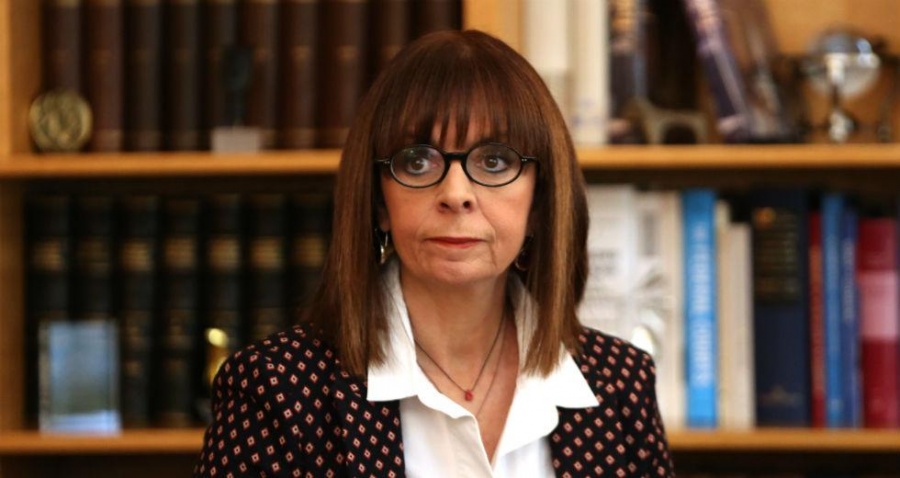 Στη μάχη κατά του κορωνοϊού και η Σακελλαροπούλου - Στο ταμείο για τη νόσο, το ήμισυ του μισθού για 2 μήνες