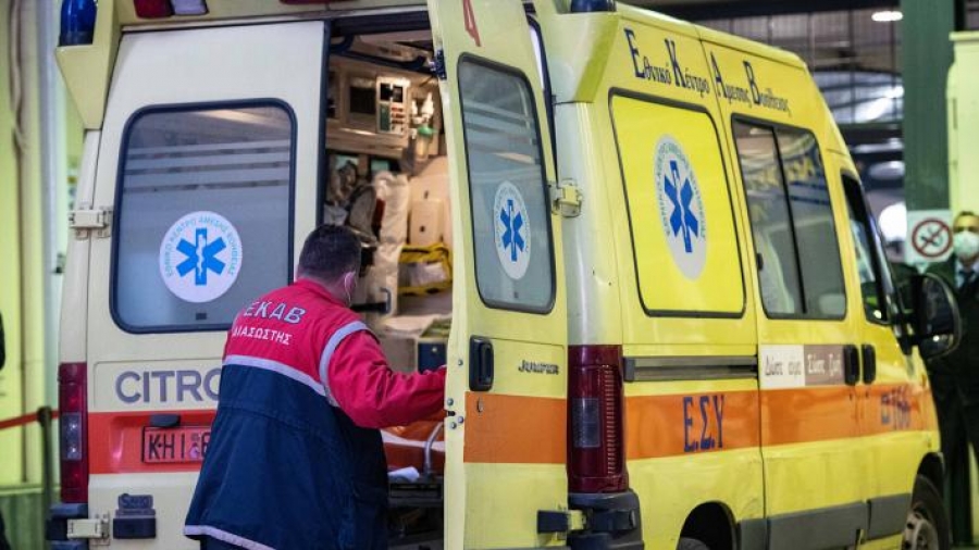 Φορτηγό έπεσε σε γκρεμό στην Άρτα - Νεκρός ανασύρθηκε ο 69χρονος οδηγός του