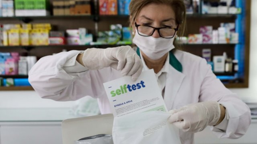 Self test: «Ναι» από τον Πανελλήνιο Φαρμακευτικό Σύλλογο στη διάθεσή από τα φαρμακεία