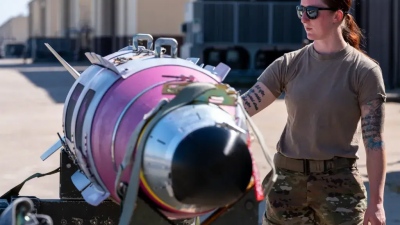 Quicksink... της μεταμορφώσεως - Οι ΗΠΑ προχωρούν με τη φθηνή πυρηνική επιλογή: Δοκιμές αεροβομβών 914 κιλών ταχείας εμβύθισης