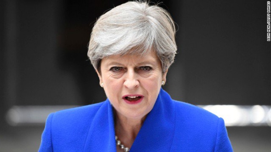 May: Η Βρετανία θα φύγει από την ΕΕ τον Μάρτιο 2019 - Όσοι πιέζουν για δημοψήφισμα υπονομεύουν τη συμφωνία