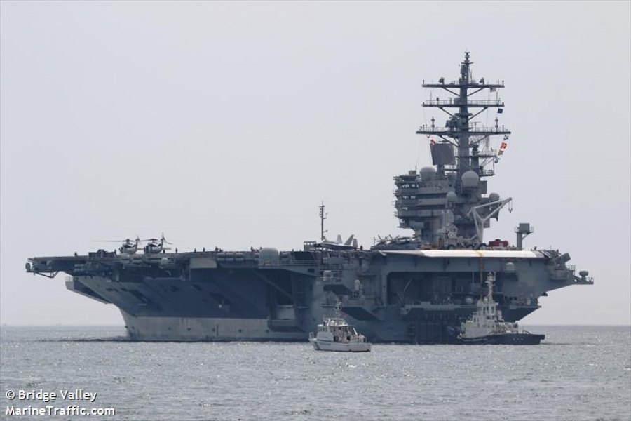 Αμερικανικά πολεμικά πλοία του 7ου Στόλου πλέουν κοντά στην Ταϊβάν