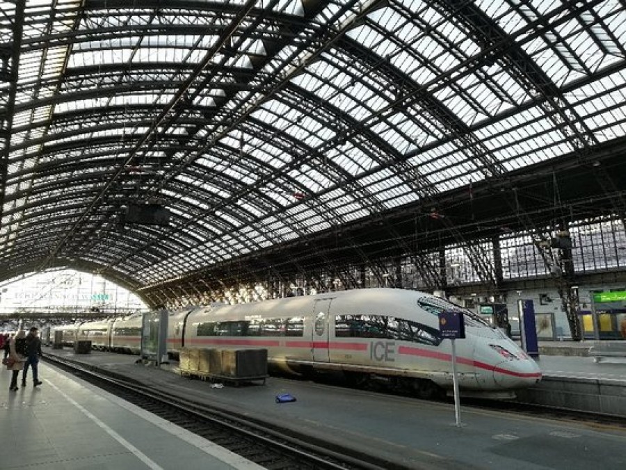 Γερμανία: Βρέθηκε αυτοσχέδια βόμβα σε τρένο κοντά στην Κολονία, εξουδετερώθηκε από την αστυνομία