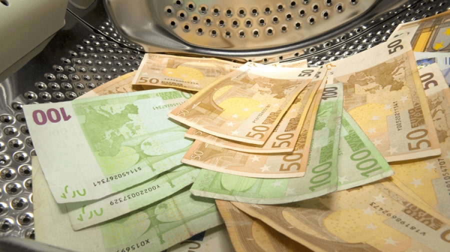 Συνελήφθησαν καταζητούμενοι Ιταλοί στον Πειραιά - Κατηγορούνται για ξέπλυμα μεγάλων χρηματικών ποσών