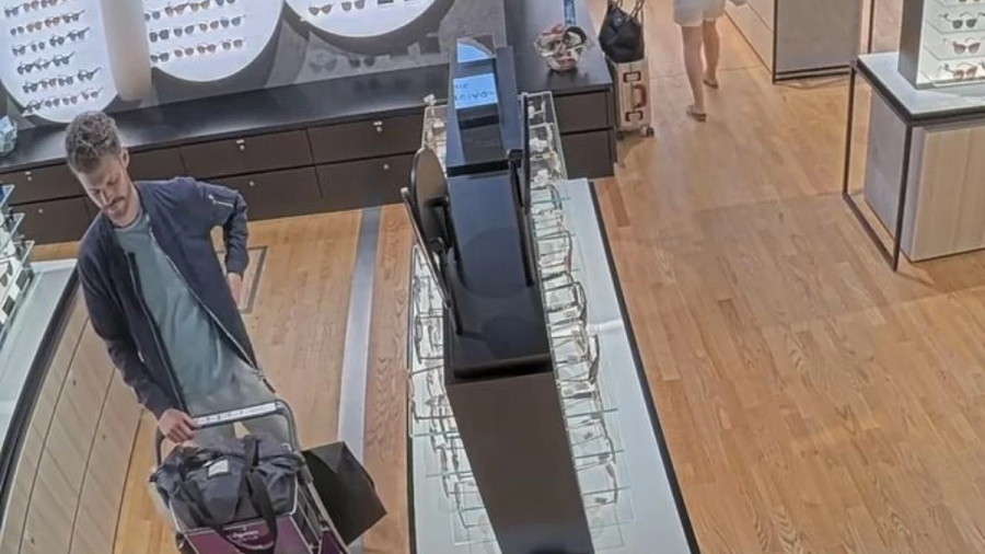 Νορβηγία: Αρχηγός κόμματος έκλεψε… γυαλιά ηλίου των 100 ευρώ