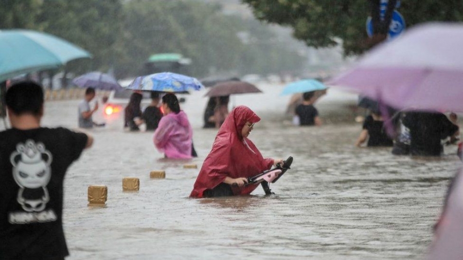 Κίνα: 33 νεκροί και 8 αγνοούμενοι από τις χειρότερες καταιγίδες της χιλιετίας