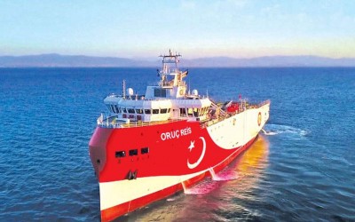 Συνεχίζεται η τουρκική προπαγάνδα - Βίντεο του Oruc Reis με τα πολεμικά πλοία που το συνοδεύουν