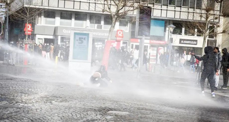 Βέλγιο: Συγκρούσεις αστυνομίας και 200 διαδηκωτών στο κέντρο της Λιέγης, πολλοί τραυματίες