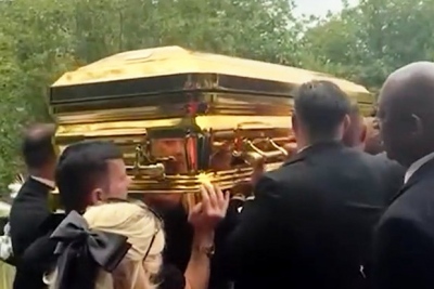 Έγινε και αυτό: H κηδεία του «βασιλιά των τσιγγάνων» με ολόχρυσο φέρετρο... Η τιμή του; 6αψήφιος αριθμός