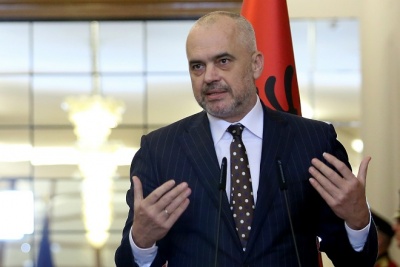 Αλβανία: Επίθεση με μελάνι εναντίον του Edi Rama στο κοινοβούλιο