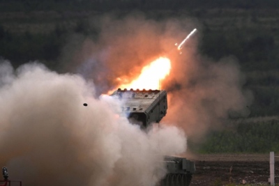 Όπλο της Κολάσεως: Οι ΗΠΑ τρομοκρατήθηκαν από τα ρωσικά φλογοβόλα συστήματα TOS «Solntsepok» - Το κύμα έκρηξης τα κάνει όλα σκόνη