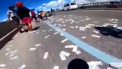 Φιλιππίνες: Άρχισε να «βρέχει» χαρτονομίσματα σε αυτοκινητόδρομο