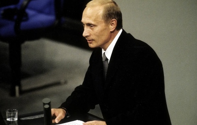 25 Σεπτεμβρίου 2001   – H ιστορική ομιλία του Putin στην Bundestag: Στη Ρωσία χτυπά η καρδιά της Ευρώπης και της Γερμανίας, μην μας προδώσετε