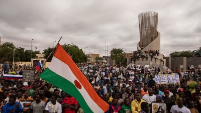 Νίγηρας: Οι πραξικοπηματίες κατηγορούν τη Γαλλία για σχέδια αποσταθεροποίησης και ετοιμάζουν τον στρατό