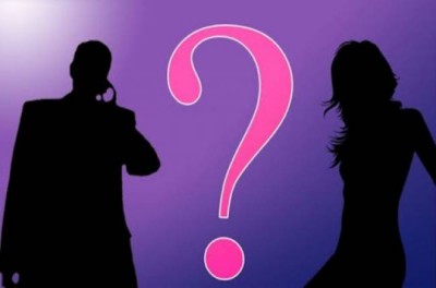 Η ξανθιά Κυρία που μπαινοβγαίνει στο Μαξίμου, ο νησιώτης εκδότης και η λίστα Πέτσα