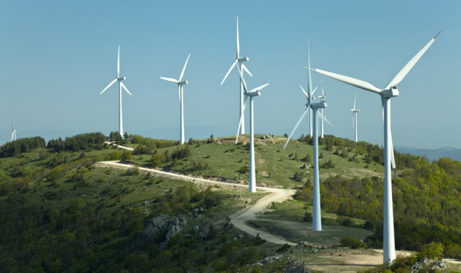 Προκηρύχθηκε η κατασκευή αιολικού 4,5 MW στην Τήνο από τη ΔΕΗ Ανανεώσιμες