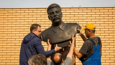 Ρωσία: Οι αρχές έχουν τοποθετήσει 110 μνημεία του Stalin σε όλη τη χώρα και ο αριθμός τους θα αυξηθεί