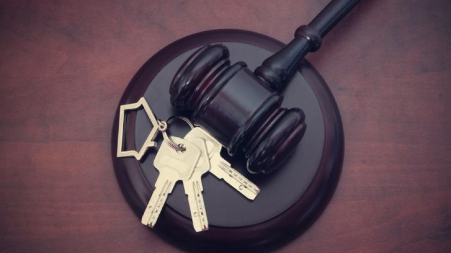 Συνεχίζουν την αποχή από μεταβιβάσεις ακινήτων οι συμβολαιογράφοι