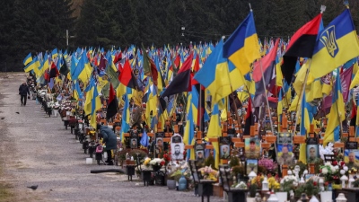 Κοινωνικό ρήγμα στην Ουκρανία - Προσκαλούν τους αστυνομικούς στις κηδείες των ανδρών που επιστράτευσαν