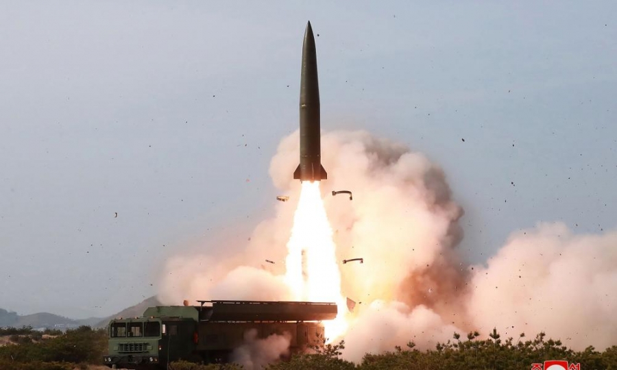 Yonhap: Η Βόρεια Κορέα εκτόξευσε δύο βαλλιστικούς πυραύλους μικρού βεληνεκούς