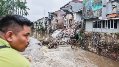 Φονικές κατολισθήσεις στην Ινδονησία - Τουλάχιστον 30 νεκροί και άγνωστος αριθμός αγνοουμένων