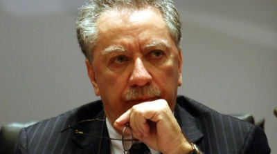 Σάλλας: Η Ελλάδα μπορεί να βγει από τα μνημόνια χωρίς προληπτική γραμμή - Κριτική στην ΤτΕ