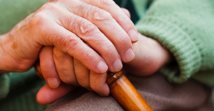 Η Ελλάδα γερνάει –  Βόμβα από καθηγητή: «Το 2050 θα είμαστε λιγότεροι από 9 εκατομμύρια»