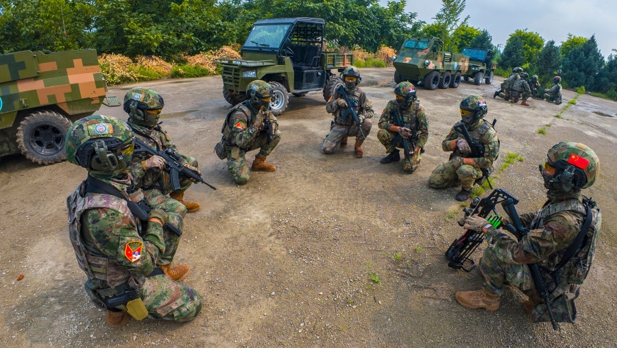 Σέρβοι και Κινέζοι πραγματοποίησαν κοινές ασκήσεις μάχης σε αστικό ιστό