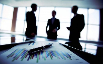 Παρά τις προσλήψεις από το 57% των εισηγμένων εταιριών, μειώθηκαν κατά 7.500 οι εργαζόμενοι